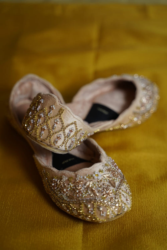 Noor-e-Zarrin